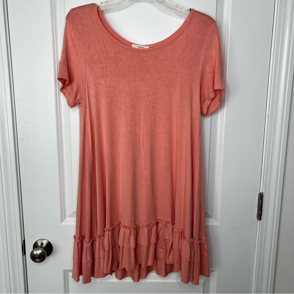 Easel Coral Ruffle/Tier Top Short Sleeve Size Large Women's